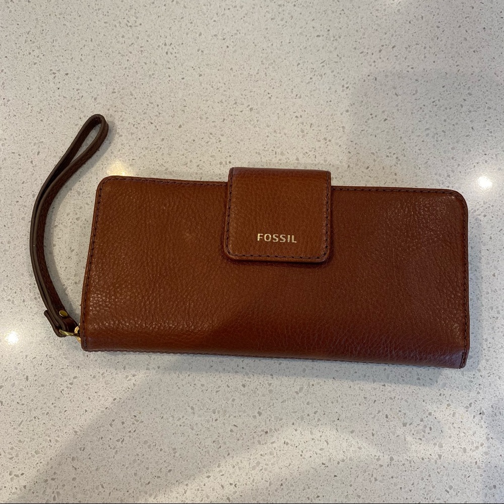 Fossil Madison Zip Clutch Wallet in Brown
